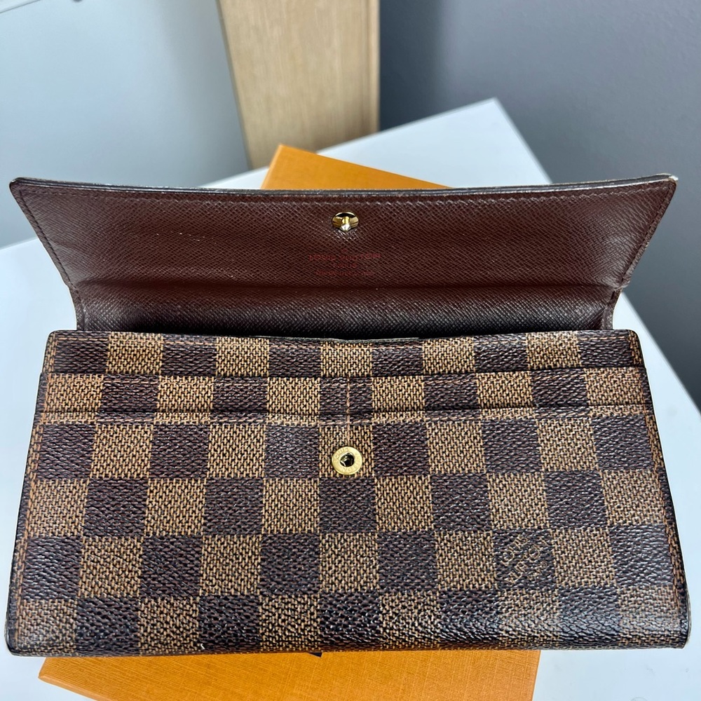 Louis Vuitton Damier Sarah Wallet - Picture 8 of 12